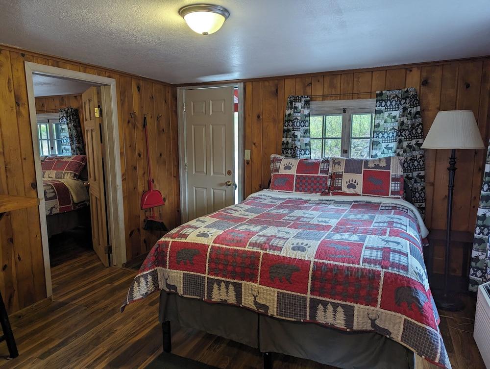 Ponderosa Pines Inn and Cabins photo 68