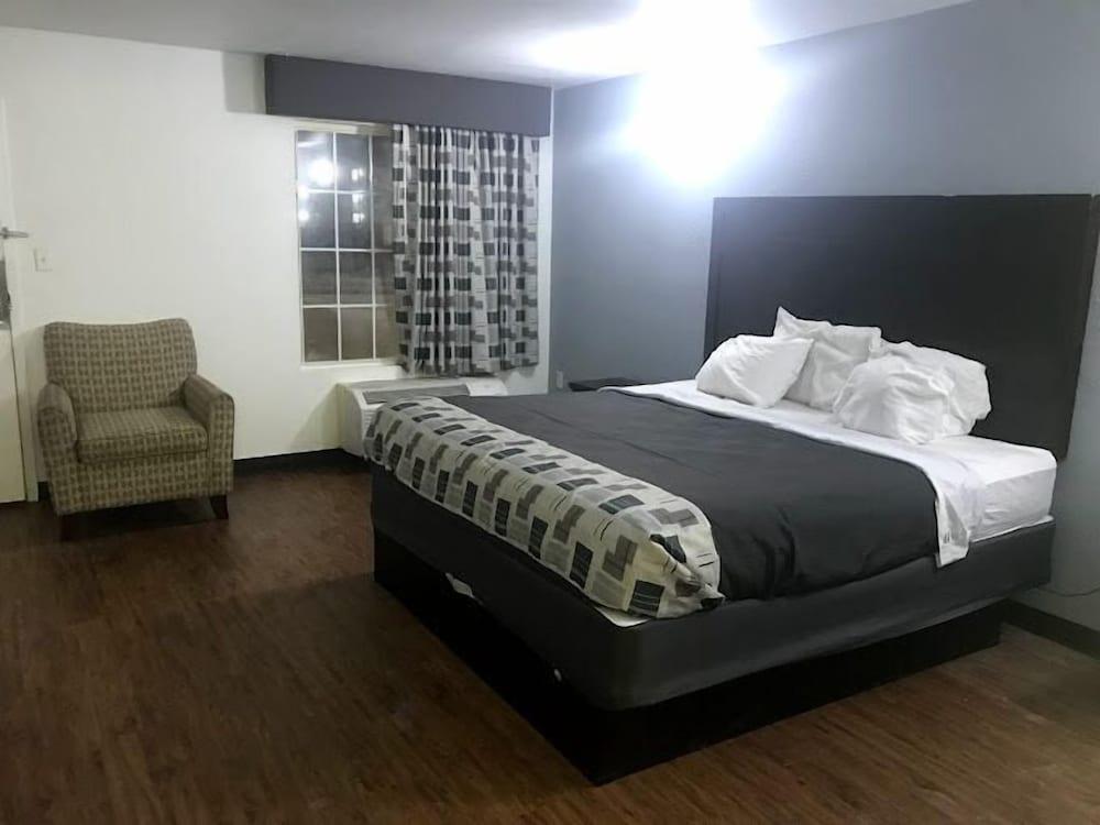 Regency Inn photo 5
