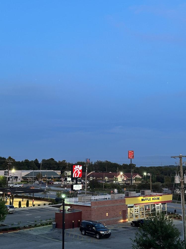 La Quinta Inn by Wyndham Columbia NE/Fort Jackson photo 6