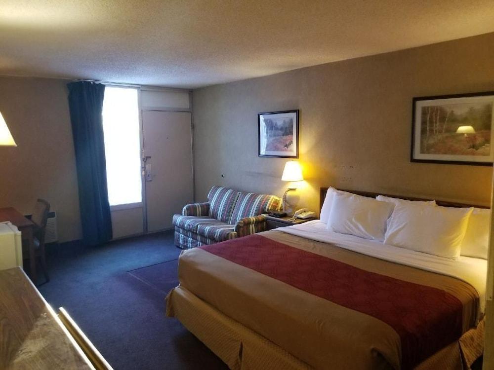 Econo Lodge Brainerd photo 30