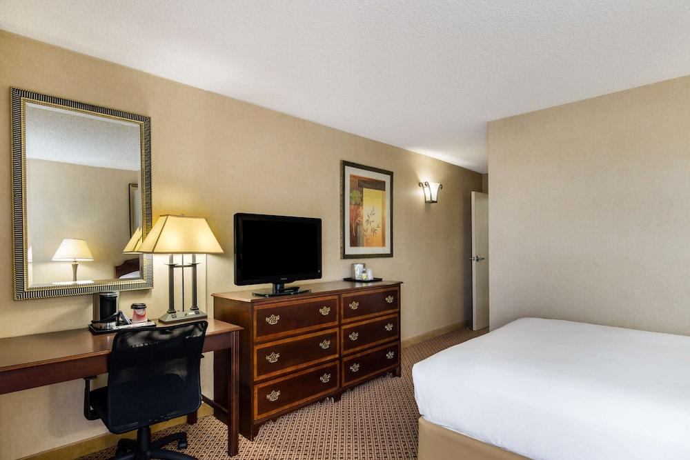 Red Lion Hotel & Conference Center Cheyenne photo 3