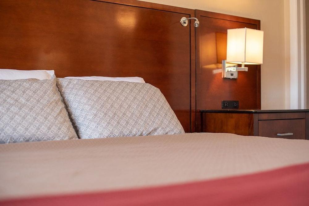 Circle R Motel photo 8