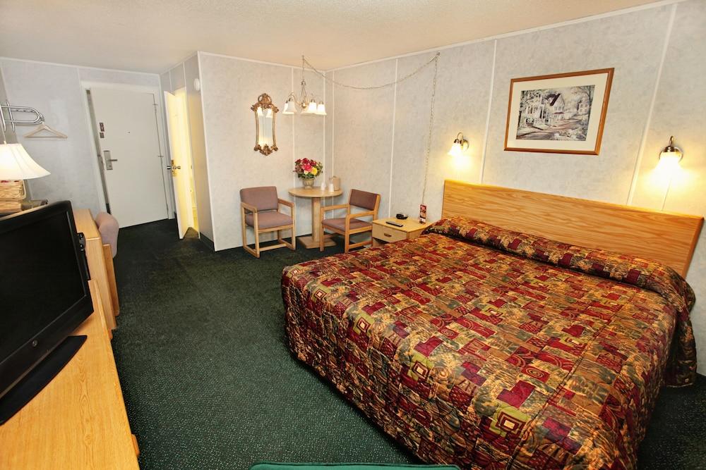 National 9 Casper - Showboat photo 10