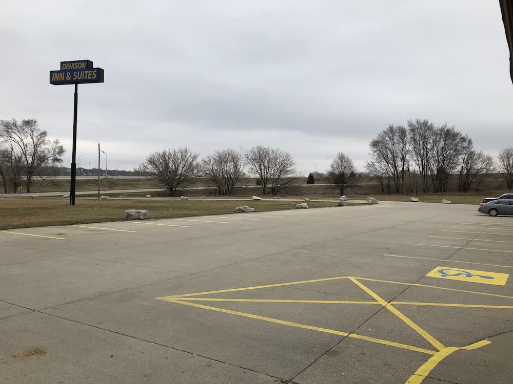 Denison Inn & Suites photo 34