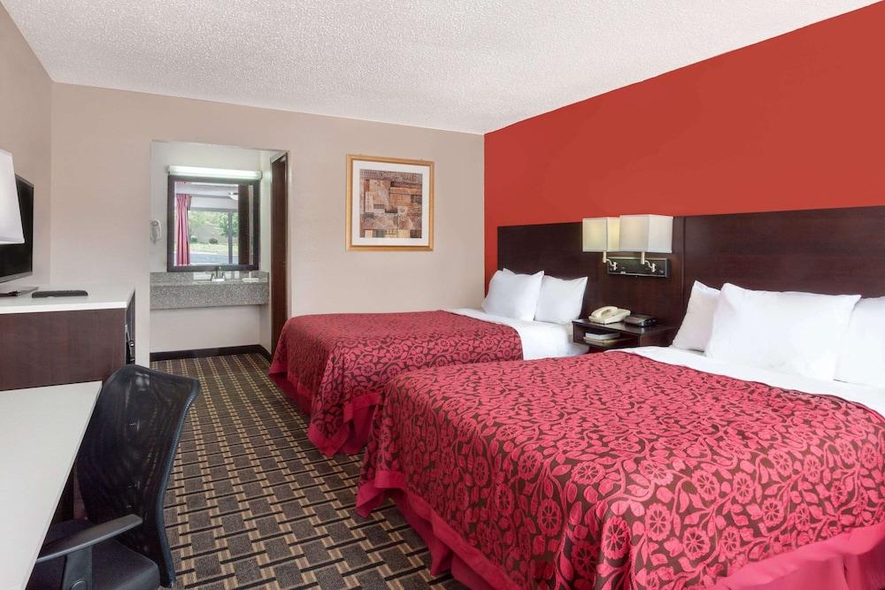 Days Inn by Wyndham Cullman photo 9