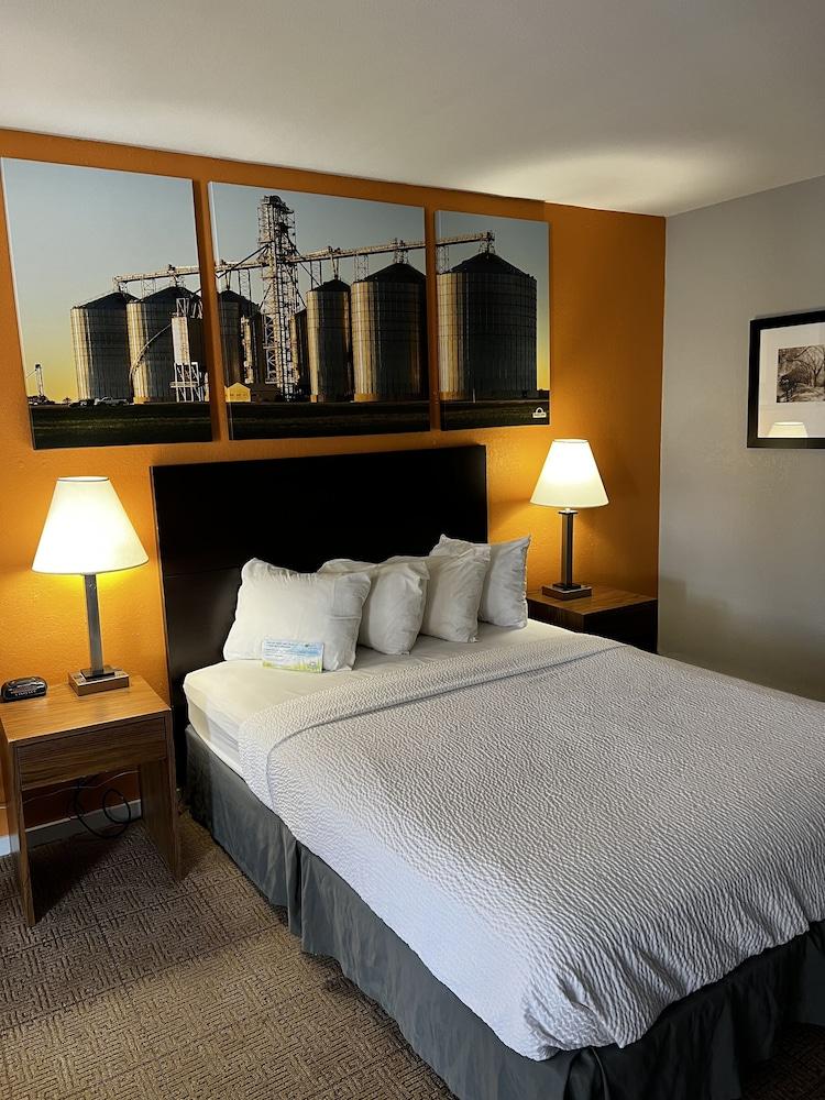 Days Inn by Wyndham Hays photo 8