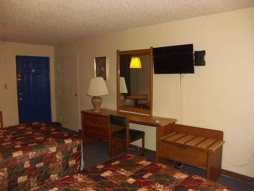 Deerwood Inn and Madison Campground photo 26