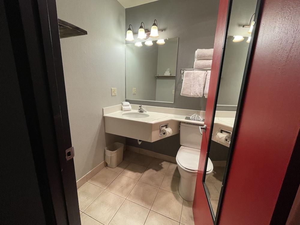 Sunnyside Inn & Suites photo 58