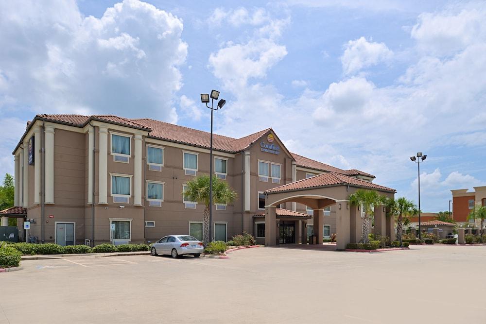 Comfort Inn & Suites Winnie photo 38