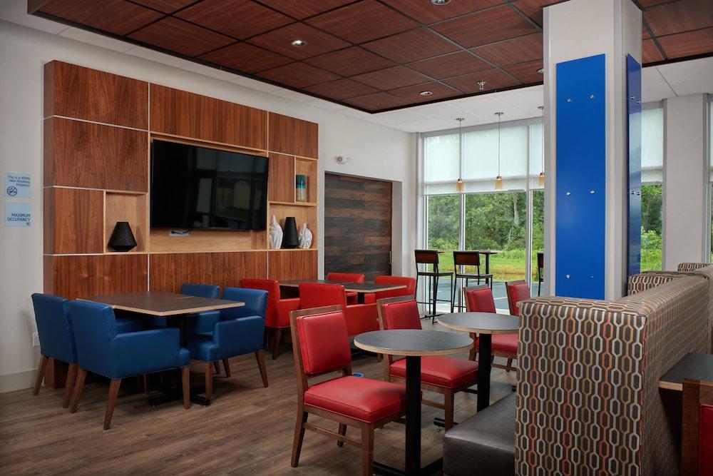 Holiday Inn Express Amherst - Lockport by IHG photo 26