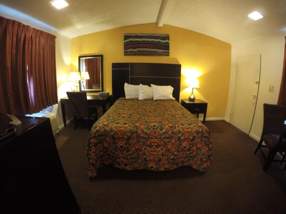 Indio Holiday Motel photo 17