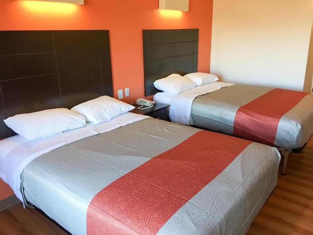 Motel 6 Peoria, IL photo 15