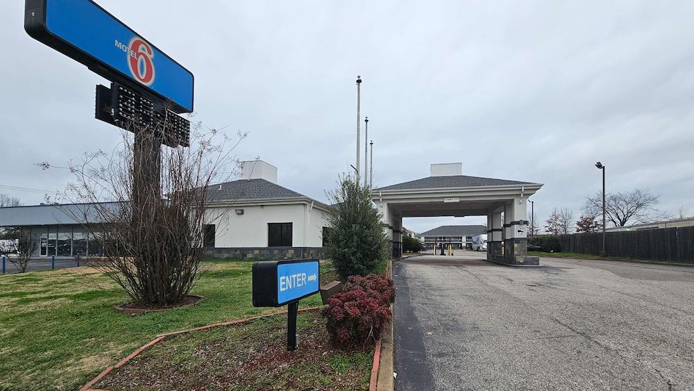 Motel 6 Memphis, TN - Graceland photo 1