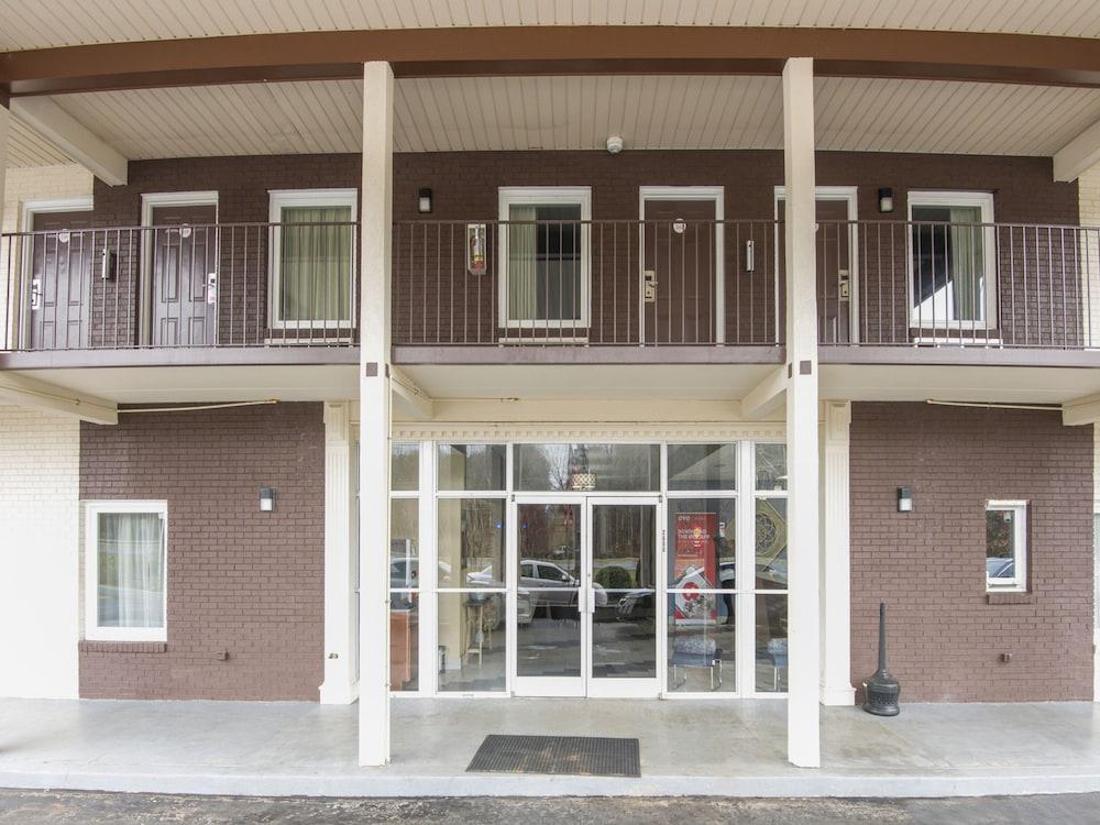Econo Lodge Forest City photo 33