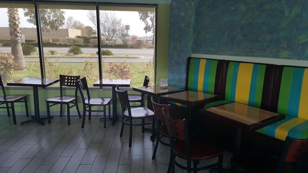 Town House Motel photo 37