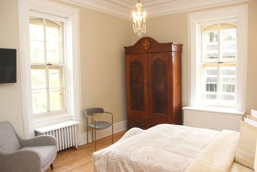 Governor's Mansion Inn photo 2