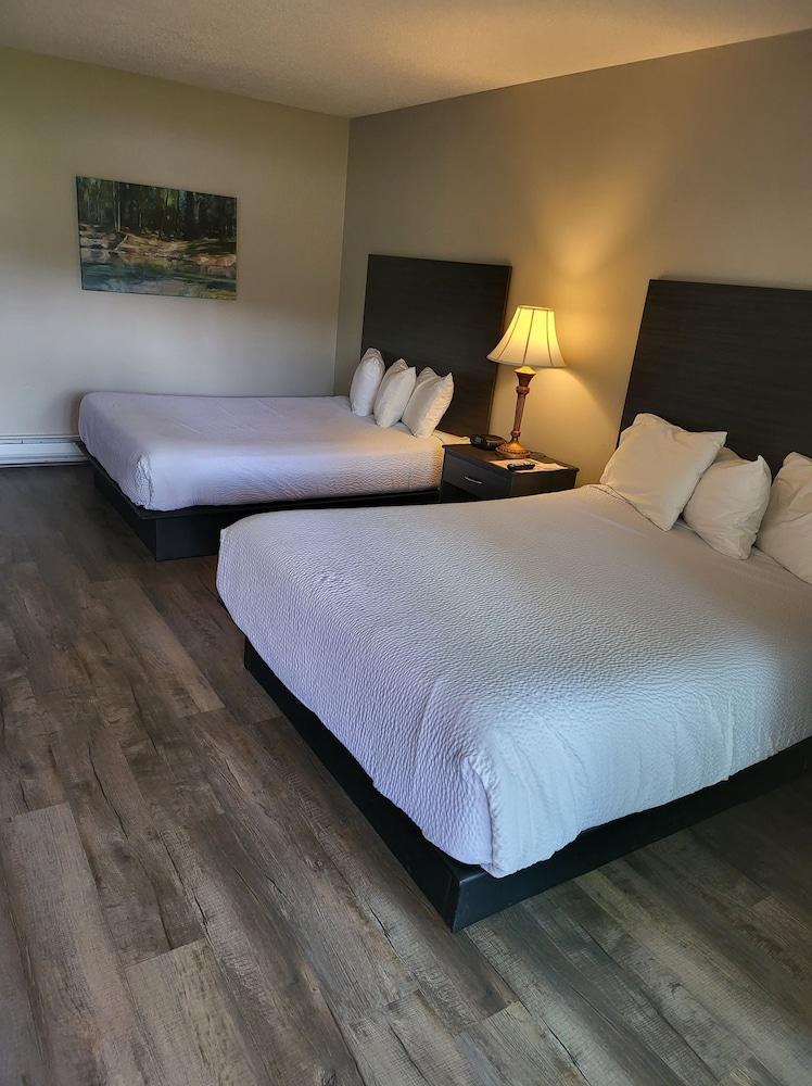 Lakeshore Lodge photo 2