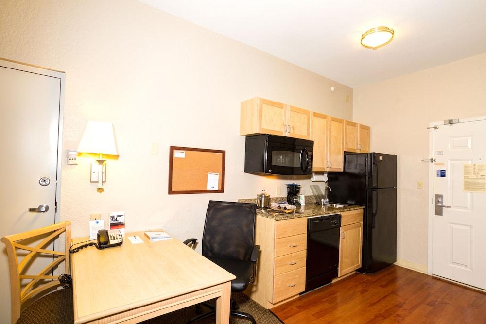 Candlewood Suites Ft Myers I-75 by IHG photo 13