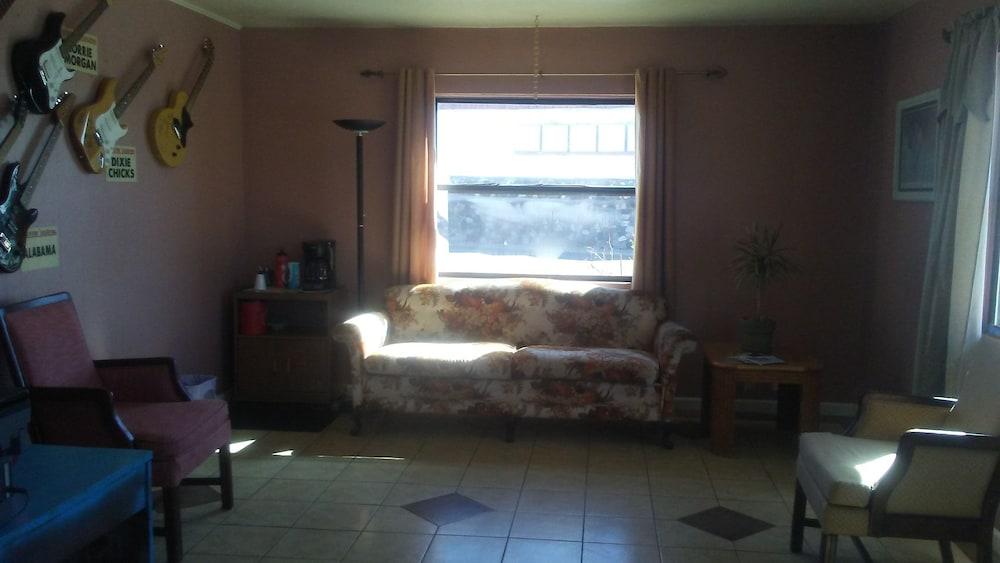 Sunshine Motel photo 9