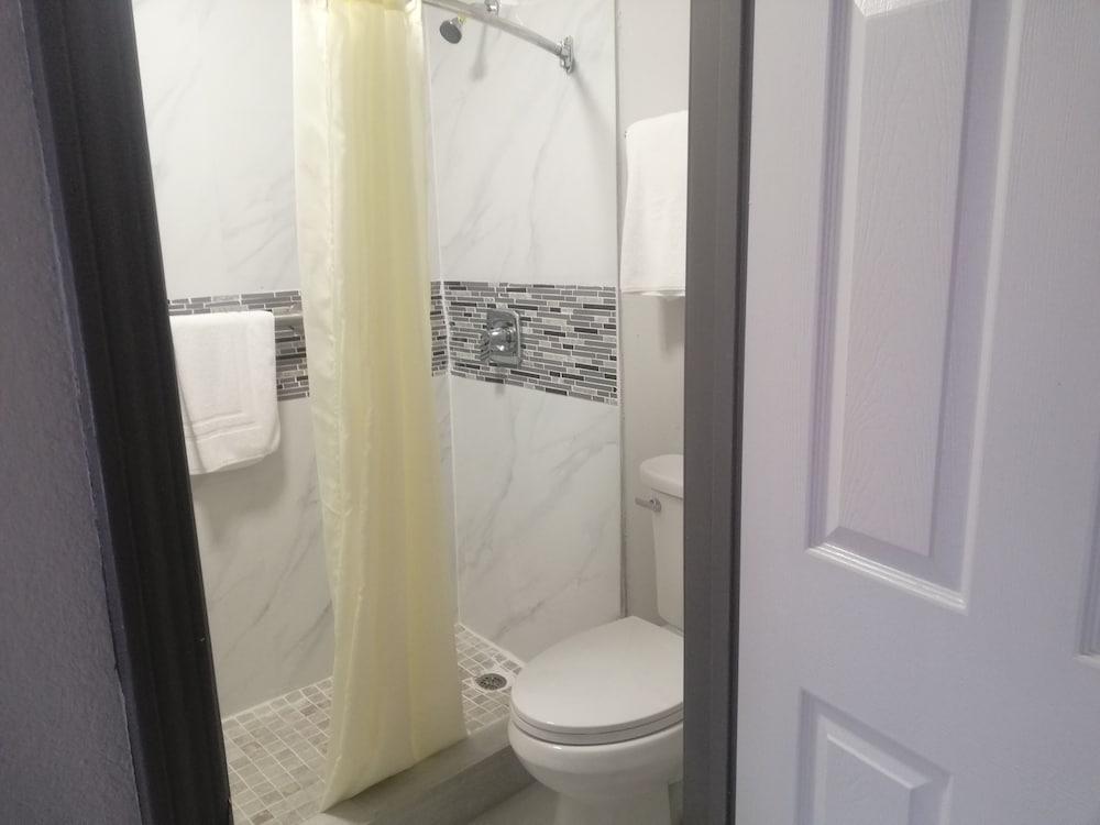 Royal Inn & Suite photo 16