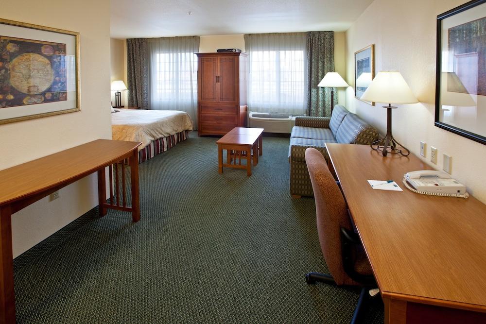 Staybridge Suites South Springfield by IHG photo 9