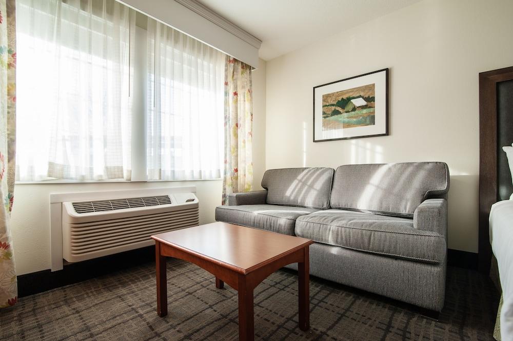 Best Western Plus University Park Inn & Suites photo 61