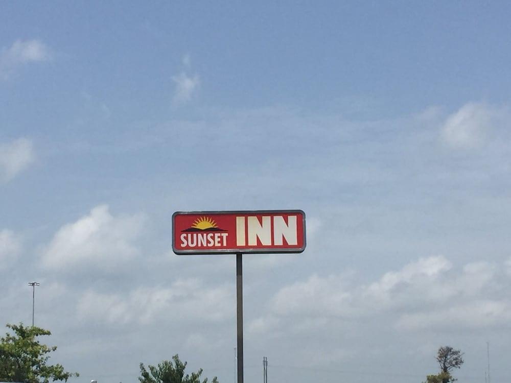 Sunset Inn photo 11