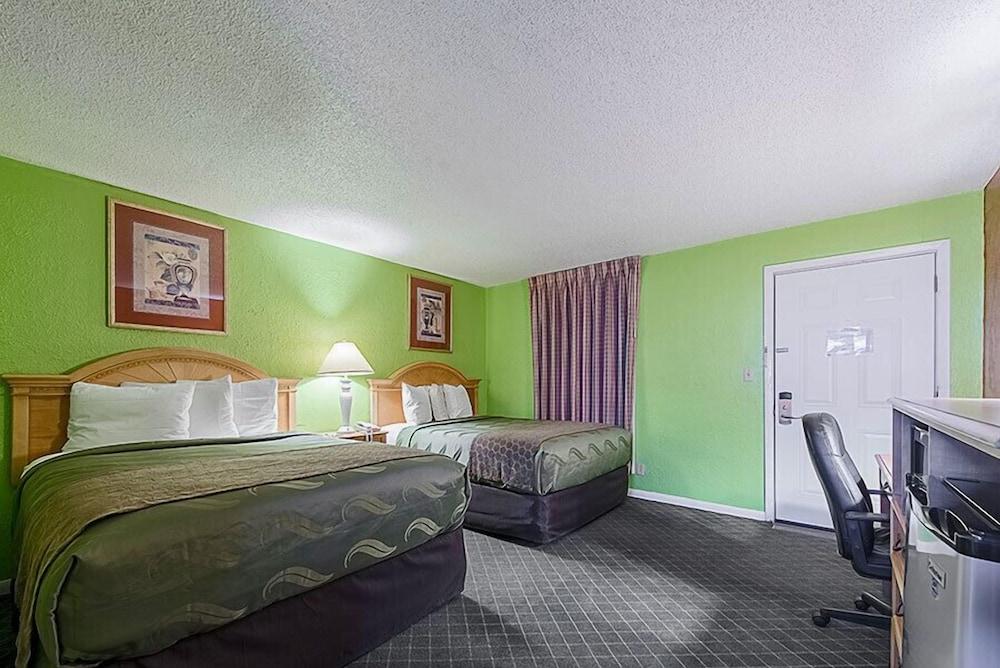 Highway Inn photo 13