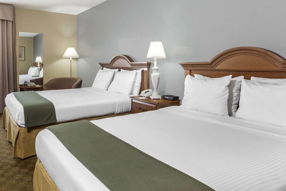 Days Inn by Wyndham Selma photo 5