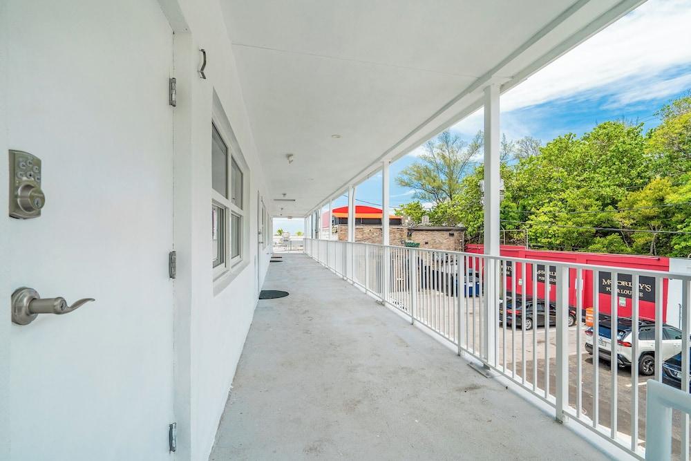 BeachSide 9th Residences photo 39