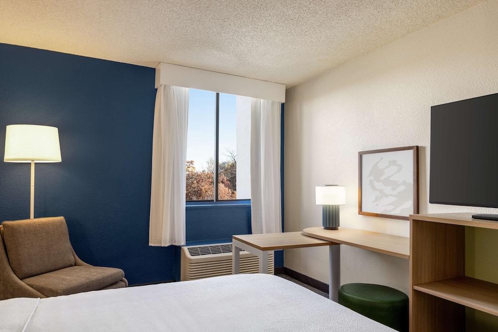 Spark by Hilton Germantown Washington DC North photo 15