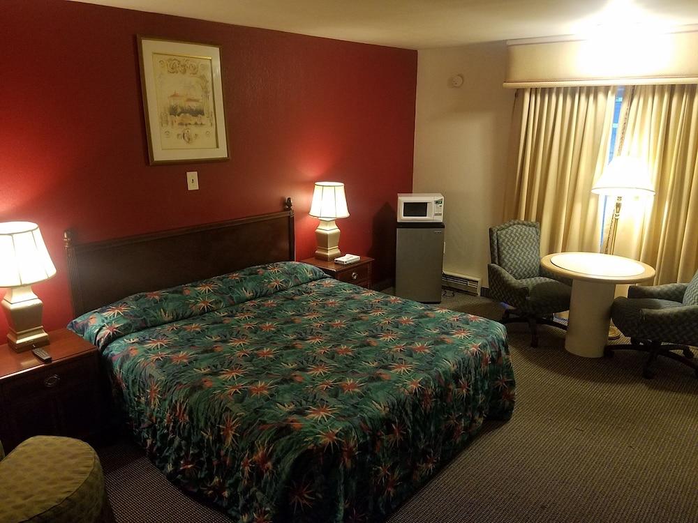 Maplehurst Motel photo 25