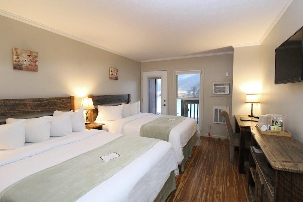 LakeFront Lodge photo 39