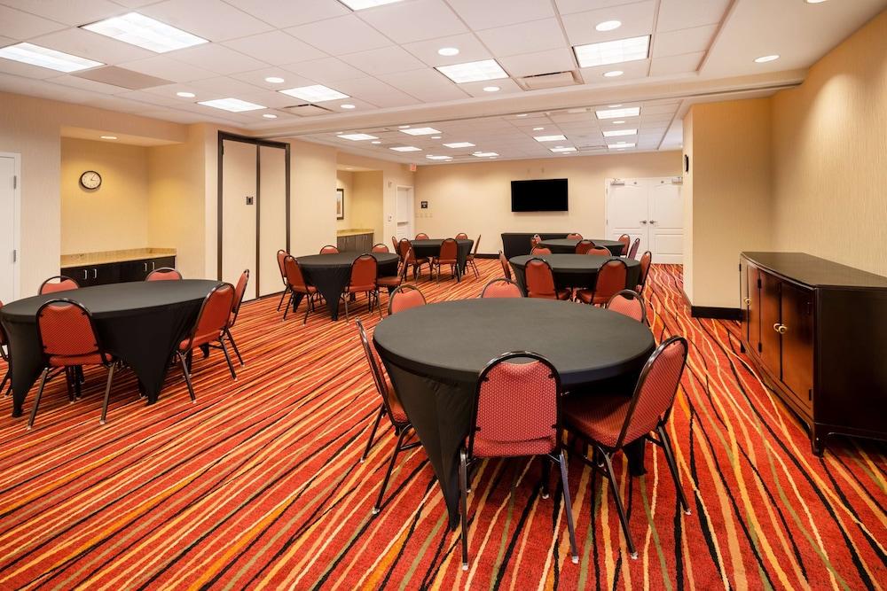 Hampton Inn Covington, GA photo 14