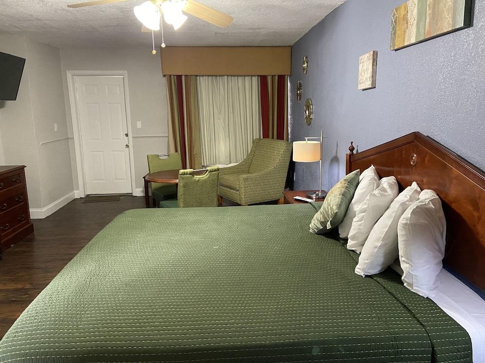 Delux Inn Clearwater photo 23