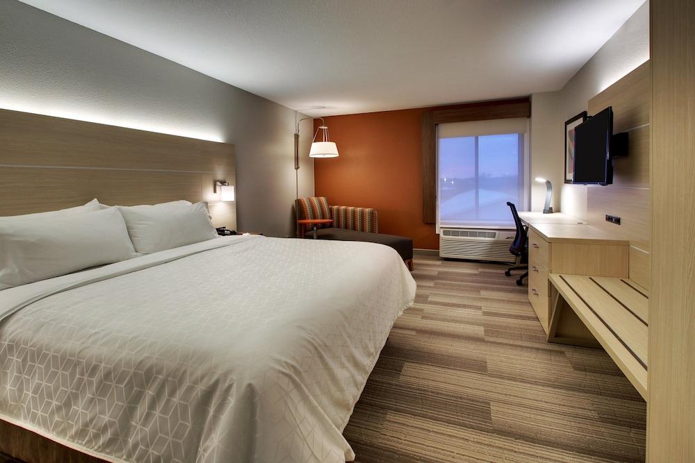 Holiday Inn Express & Suites - Interstate 380 at 33rd Avenue by IHG photo 6