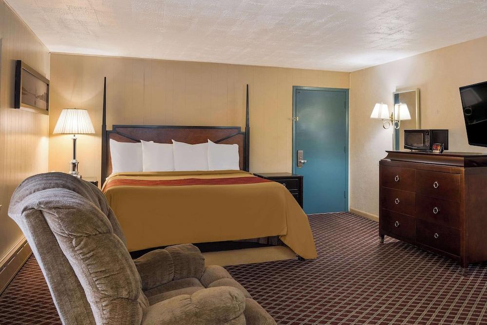 Rodeway Inn photo 11