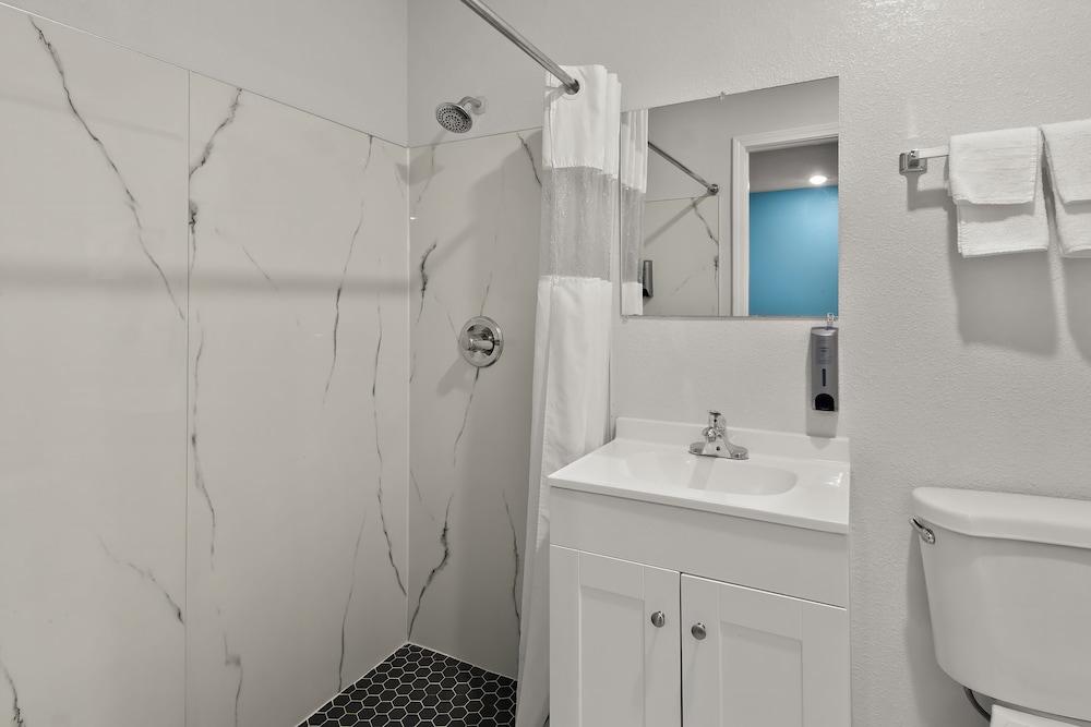 Rodeway Inn Palestine photo 17