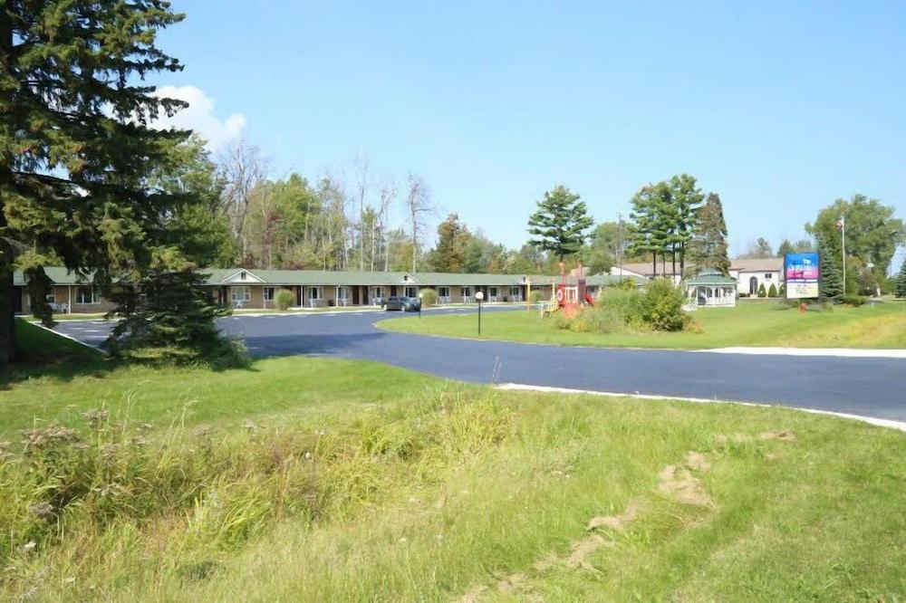 Crows Nest Inn Tawas photo 1