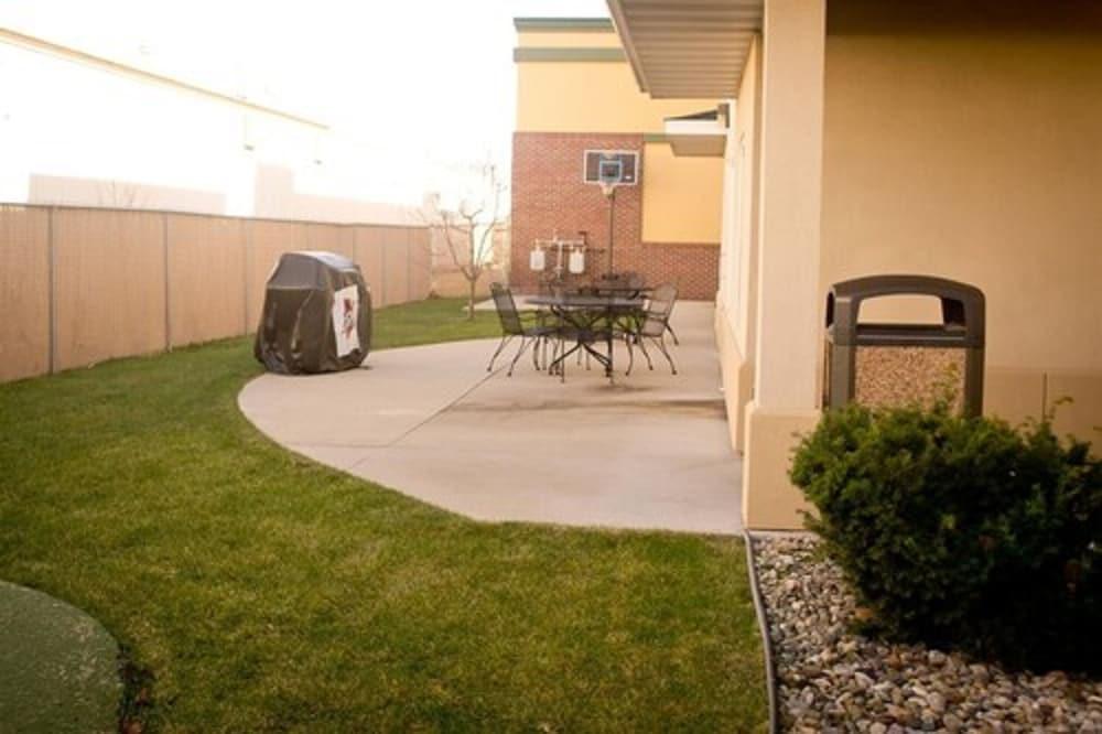 GrandStay Hotel & Suites photo 40