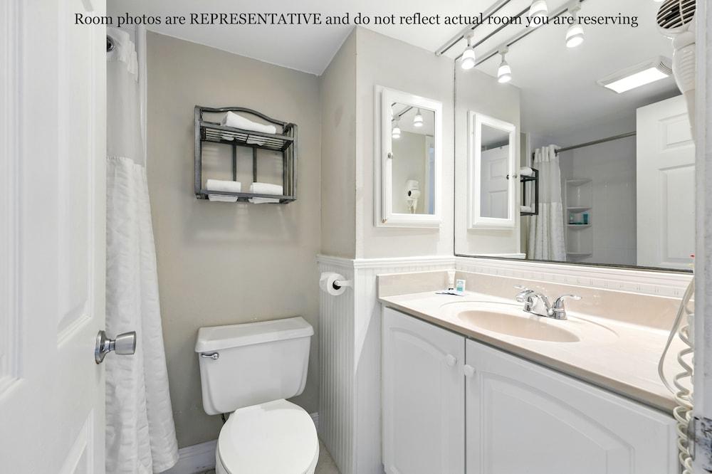 Beacher's Lodge Oceanfront Suites photo 24