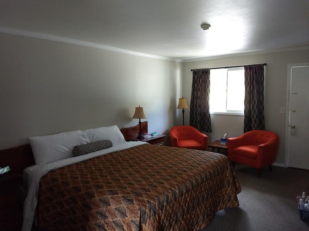 The Lodge at West River photo 44