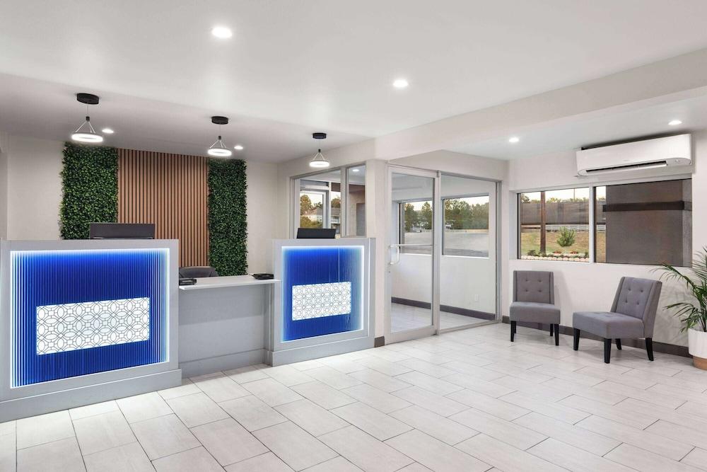 Baymont by Wyndham Dothan photo 4