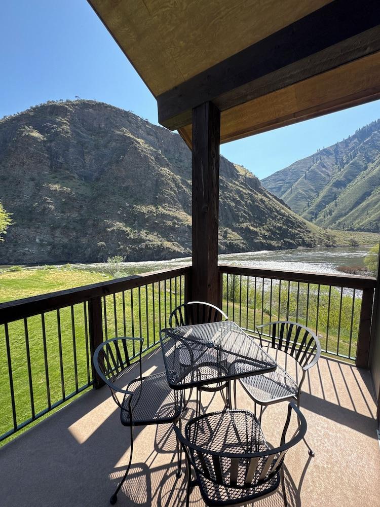 Salmon Rapids Lodge photo 9
