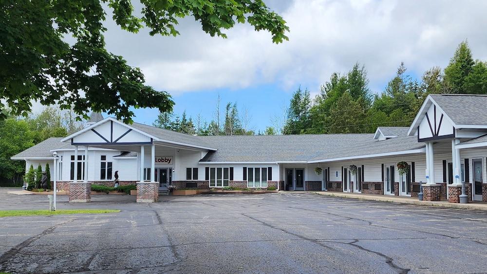 Econo Lodge Lakeshore photo 51
