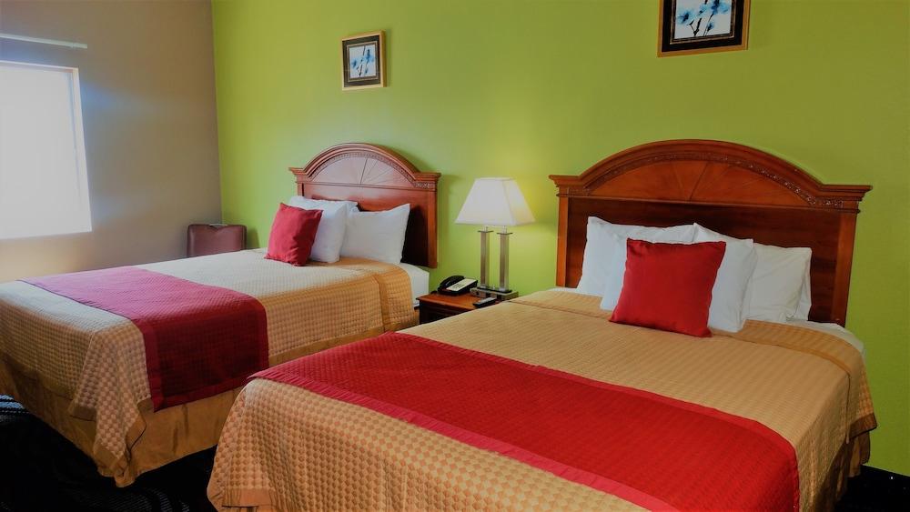 Oak Tree Inn & Suites photo 14