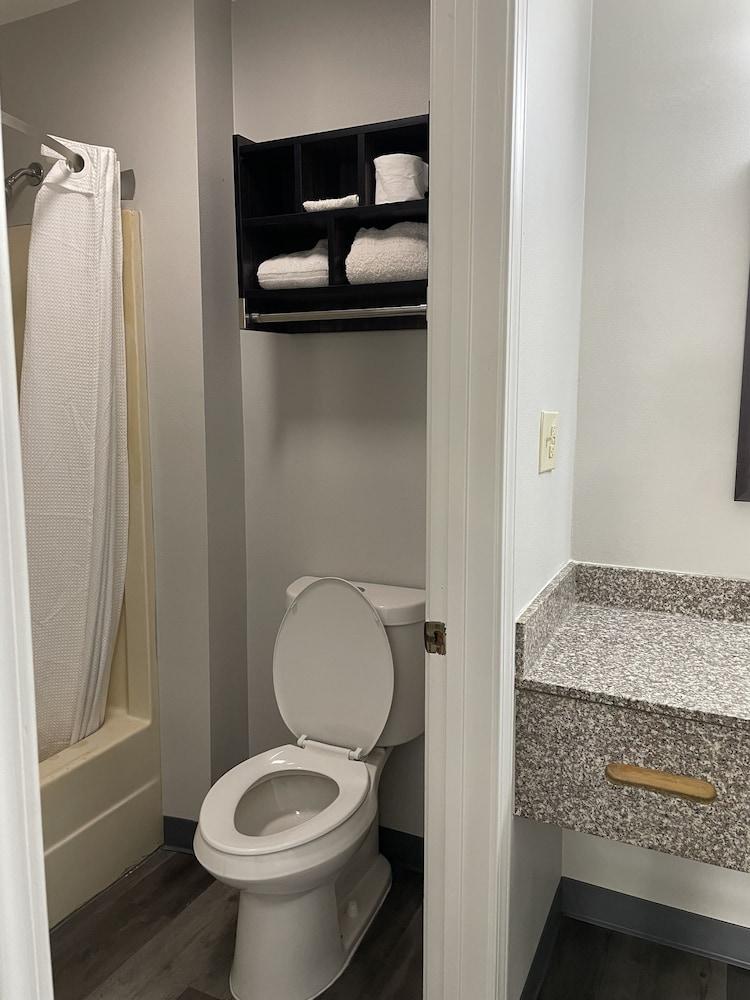 Griffin Inn and Suites photo 11