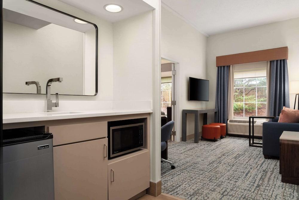 Hampton Inn & Suites Newport/Middletown photo 32