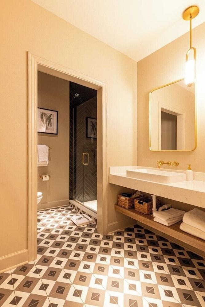 Sinclair Suites photo 15