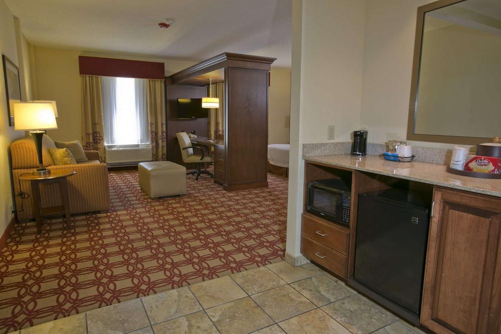 Hampton Inn & Suites Wiggins photo 15